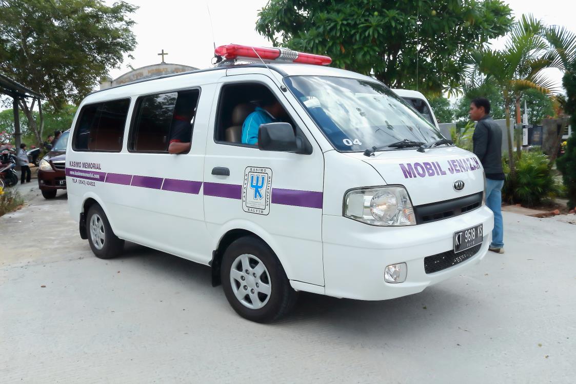 peti jenazah perjamuan Rafles buka 2 tutup